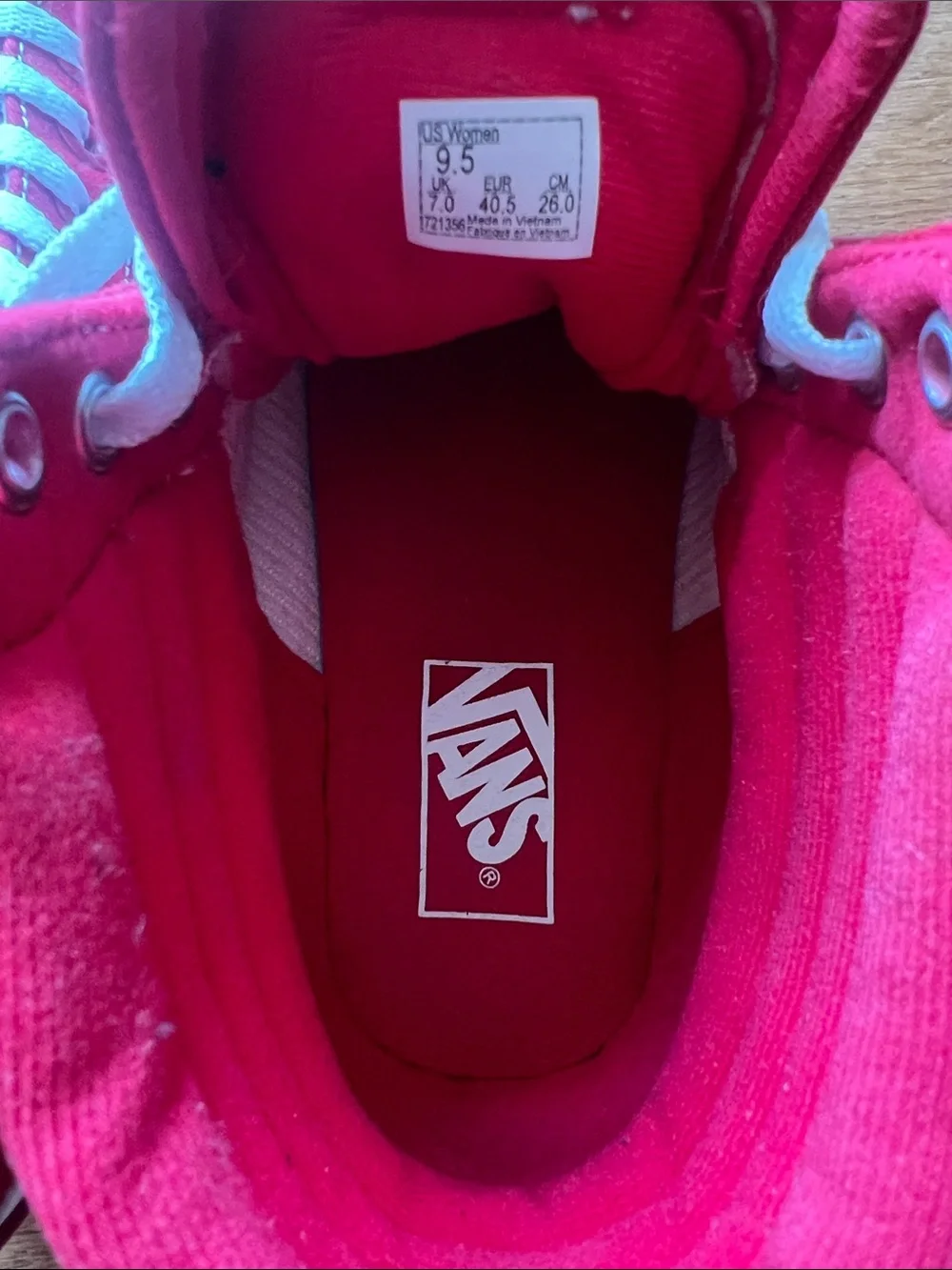 ❤️Vans Women’s Sk8-Hi Platform Sneakers in Red and White-9.5-NWOT❤️